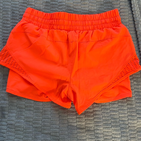 athletic shorts - Picture 2 of 7